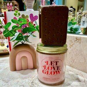 💝 Bath & Body Works 🍓Shortcake candle & Ice Cream Sandwich Hand sanitizer Case